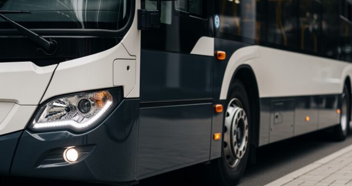 zmiany-w-kursowaniu-autobus--w-na-ul----w--wojciec-auto-2102